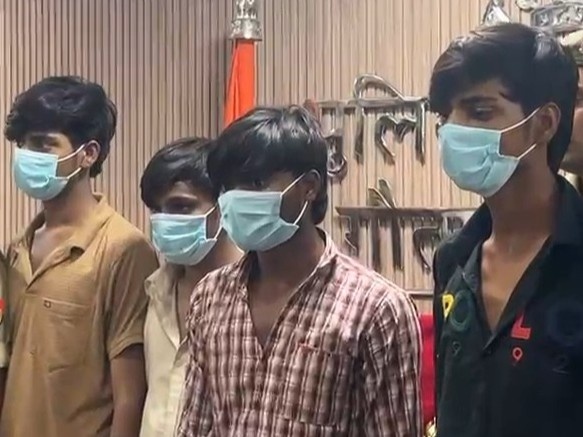 ग्रेटर नोएडा में बंद घरों को निशाना