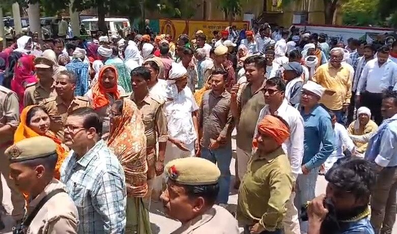 'खूनी हाईवे' को लेकर किया गया प्रदर्शन