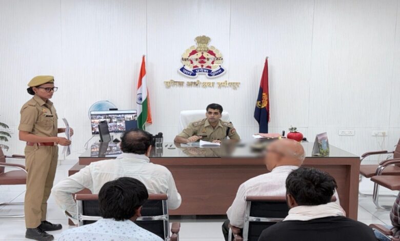 पुलिस अधीक्षक ने खुद फरियादियों से बातचीत की