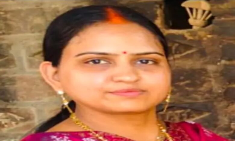 ग्राम विकास अधिकारी दीक्षा अवस्थी निलंबित