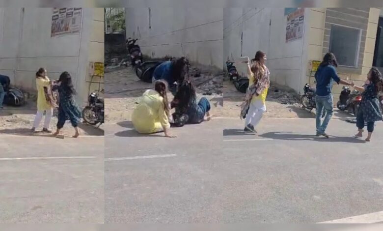 पत्नी ने पति संग प्रेमिका को देख किया हंगामा