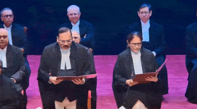 नए न्यायाधीशों को पद एवं गोपनीयता की शपथ दिलाई