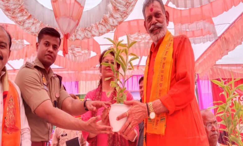 विश्व पर्यावरण दिवस पर महोबा में “एक पेड़ माँ के नाम” अभियान