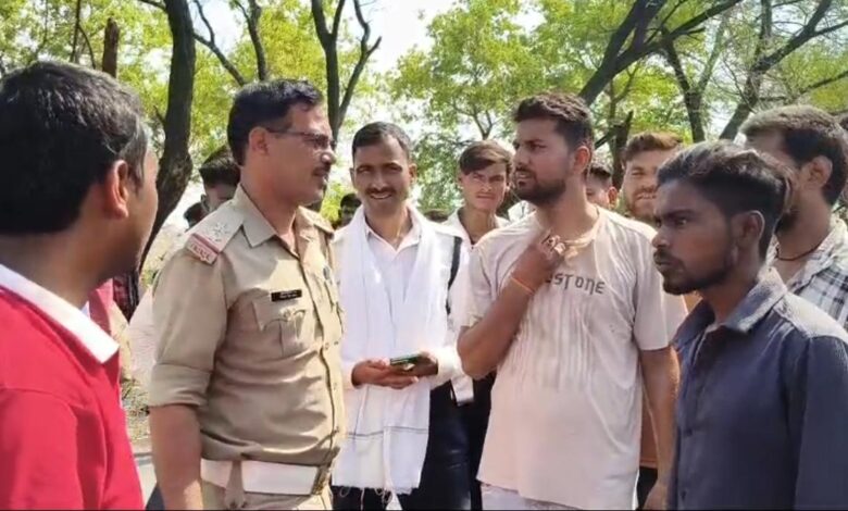 बिजली विभाग के खिलाफ जोरदार प्रदर्शन