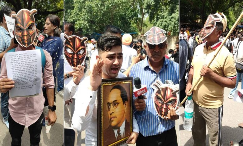 अभिजीत दीपके भारी सुरक्षा व्यवस्था के बीच प्रदर्शन स्थल पहुंचे
