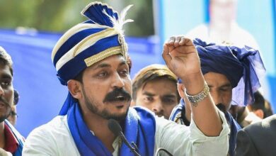 अखिलेश का किया बचाव