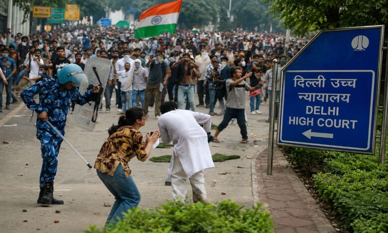 पुलिस कार्रवाई पर सवाल
