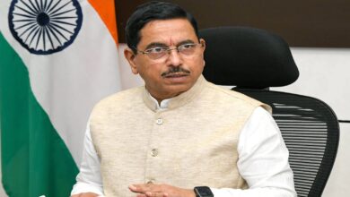 प्रह्लाद जोशी संभालेंगे शिक्षा मंत्रालय