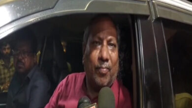 मौलाना पर निशाना