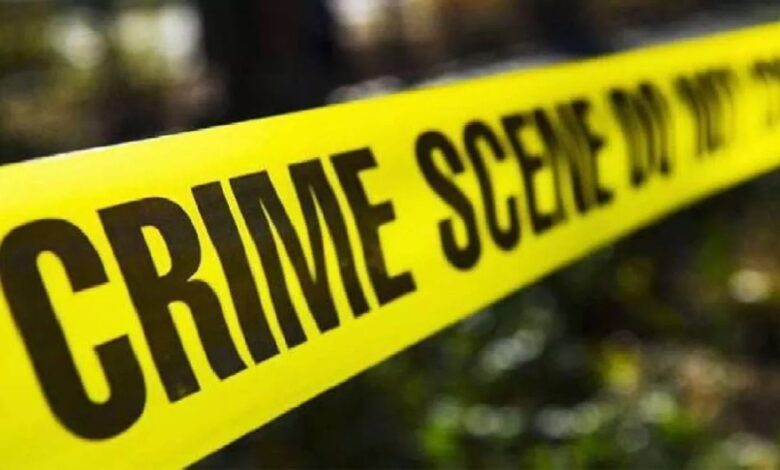 एक ही रस्सी के सहारे 2 शव लटके