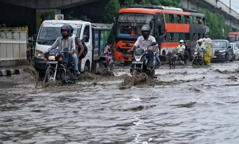 सड़कें बनीं तालाब