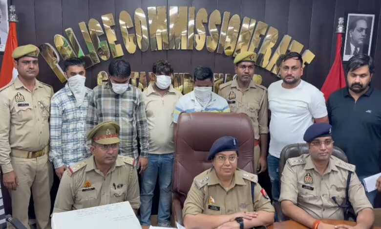 कॉल सेंटर का भंडाफोड़