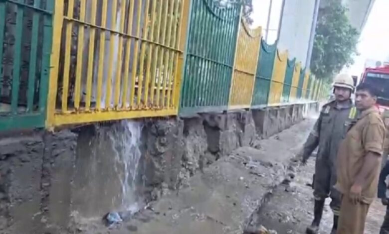 डिवाइडर गिरने से हड़कंप