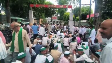 सरकार के खिलाफ हल्लाबोल