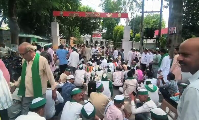 सरकार के खिलाफ हल्लाबोल