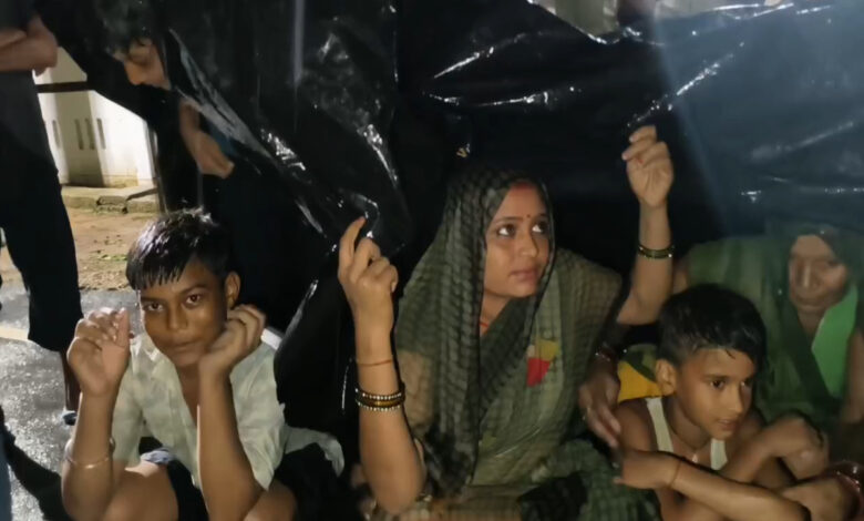 जलभराव से परेशान ग्रामीण