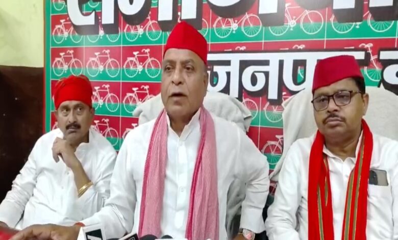 PM से इस्तीफे की मांग