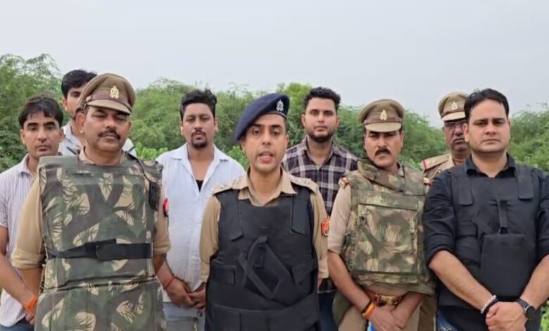पुलिस की जवाबी कार्रवाई