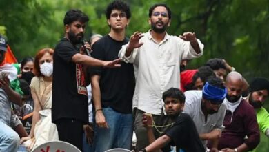 शांतिपूर्ण प्रदर्शन का दावा