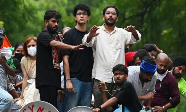शांतिपूर्ण प्रदर्शन का दावा