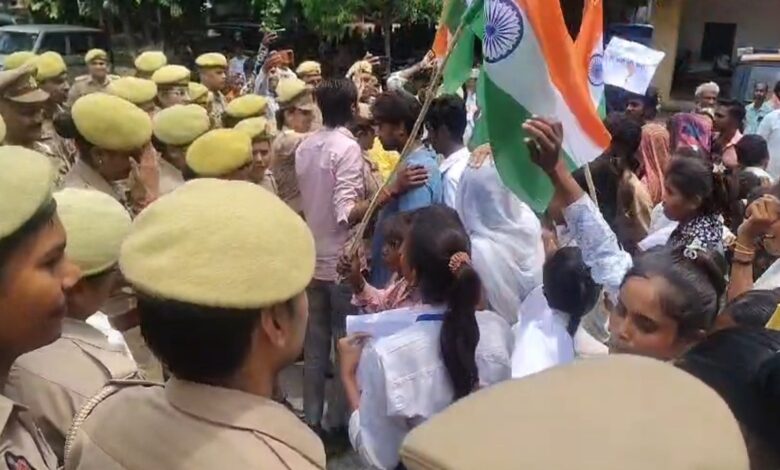 सड़क को तरस गया गांव