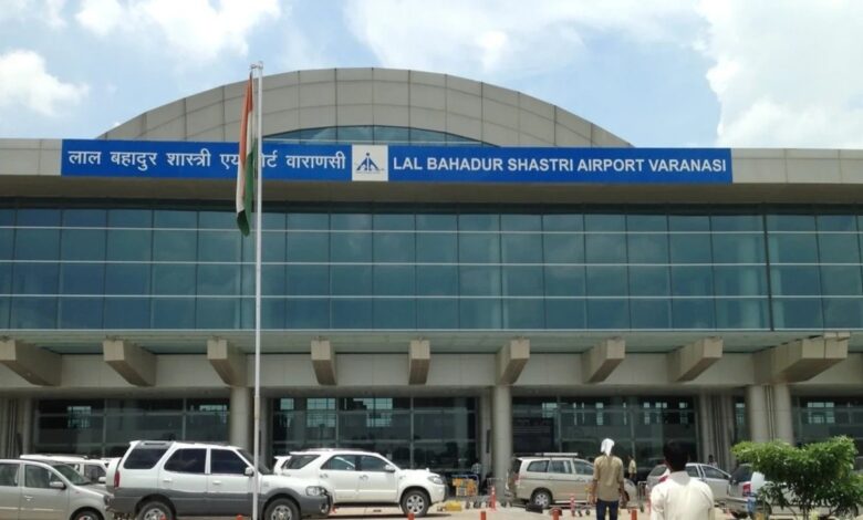 गोली से दो महिला कर्मी घायल