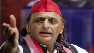 परिवार ने सपा को संभाला