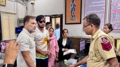 पीड़ित छात्र संग पहुंचे राहुल
