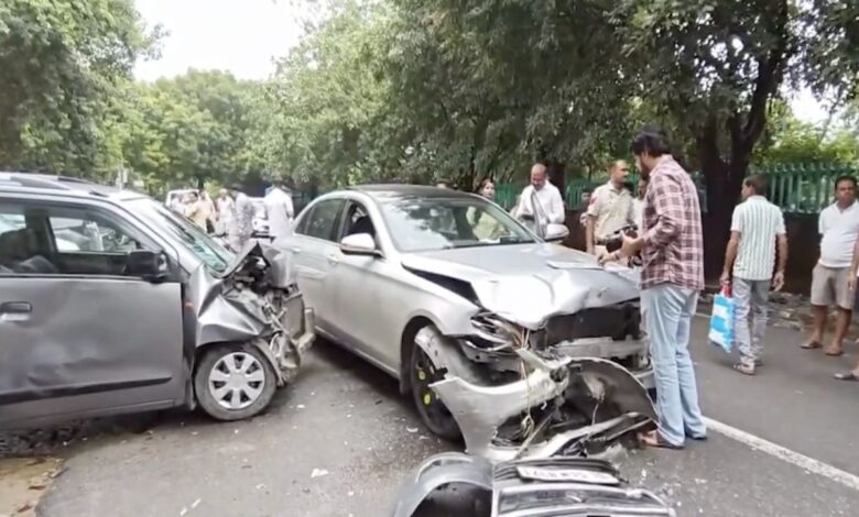 कई गाड़ियों को मारी टक्कर