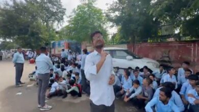 प्रदर्शन के बाद तत्कालीन प्रिंसिपल निलंबित