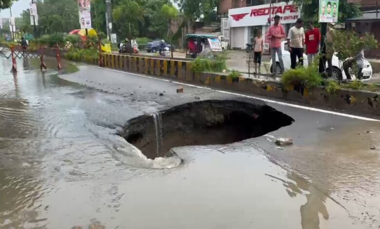 बारिश ने धो दिया नगर निगम का कवर-अप