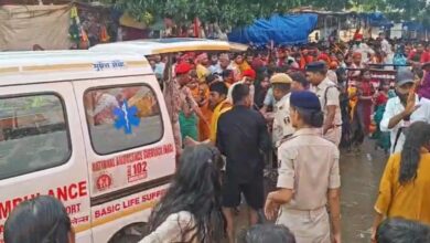 बैरिकेडिंग टूटते ही बिगड़ी स्थिति