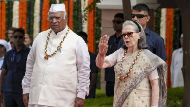 'तो गांधी-नेहरू पर भी केस करिए'