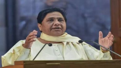 आरक्षण को लेकर सरकार पर निशाना