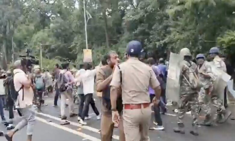 पुलिस की कार्रवाई