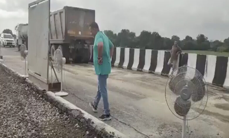 एक्सप्रेसवे पर अखिलेश का वार