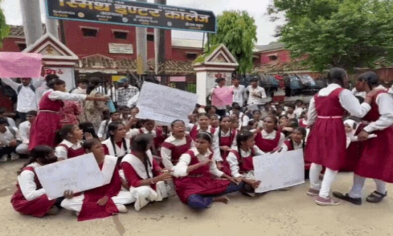 26 साल से शिक्षक नहीं