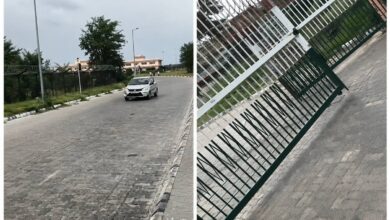 तेज रफ्तार कार ने चेक पोस्ट के गेट में जोरदार टक्कर मार
