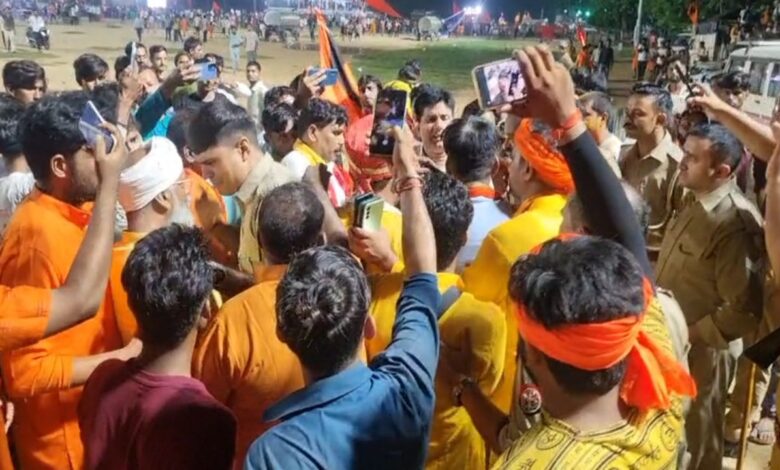DJ को लेकर झड़प