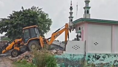 नोटिस के बाद चला बुलडोजर