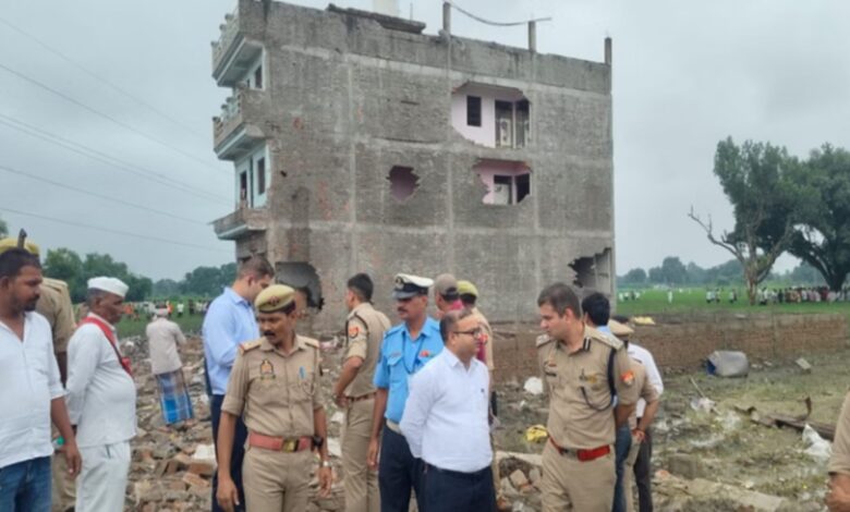 धमाकों से दहला पूरा इलाका