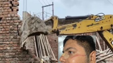 अवैध निर्माण रोकने पर मारपीट