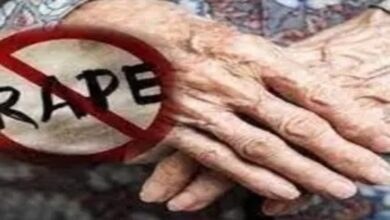 70 वर्षीय वृद्धा से गैंगरेप