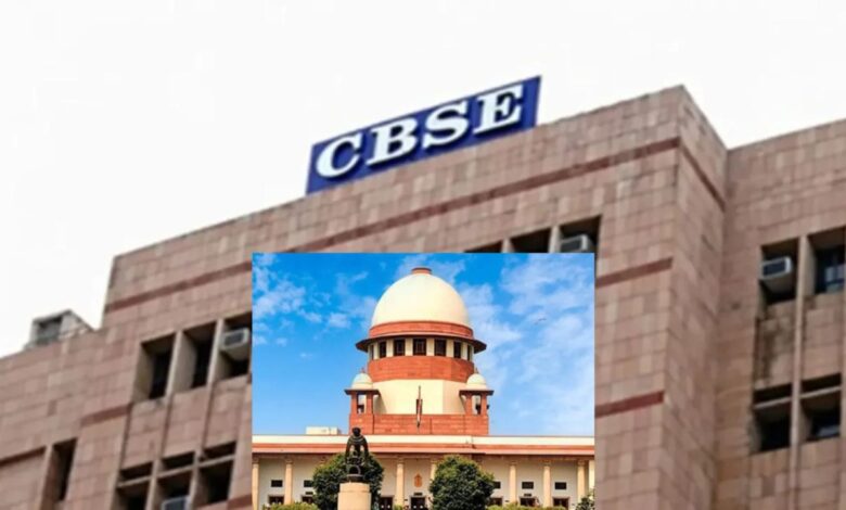 सरकार और याचिकाकर्ताओं की अलग-अलग दलील