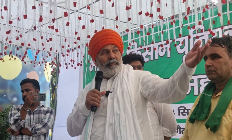 तीनों अथॉरिटी पर प्रदर्शन