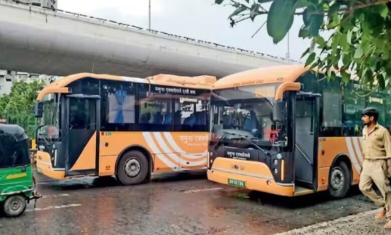 यात्रियों ने हाथ दिया बस नहीं रुकी