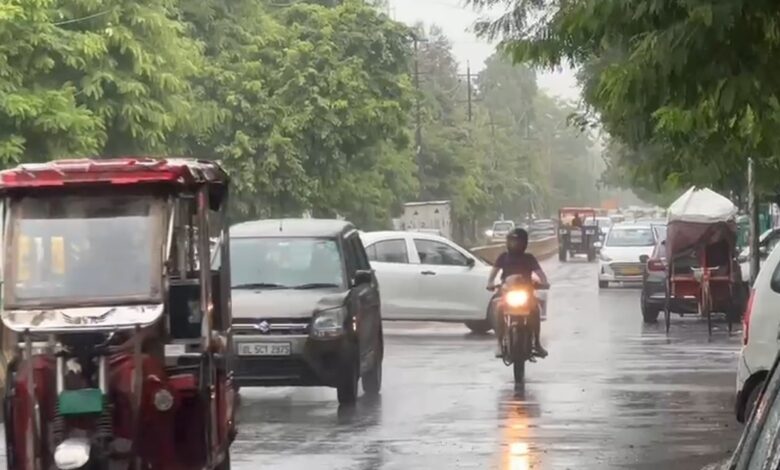 नोएडा-गाजियाबाद समेत कई इलाकों में बारिश