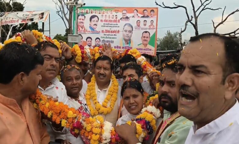 कार्यकर्ताओं ने किया भव्य स्वागत