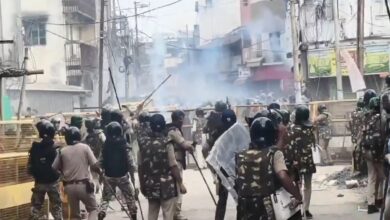 पथराव के बाद पुलिस ने संभाला मोर्चा