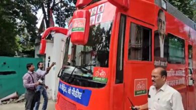रथ पर दिखा ‘पीड़ित’ वाला संदेश